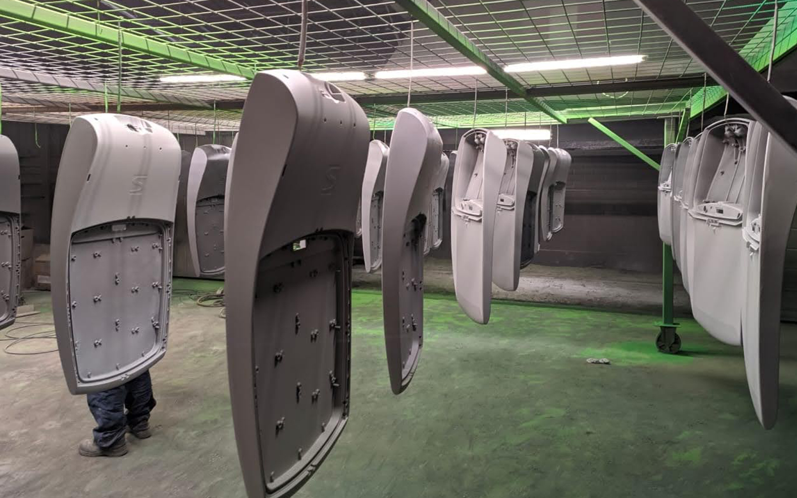 estructuras colgantes pintadas